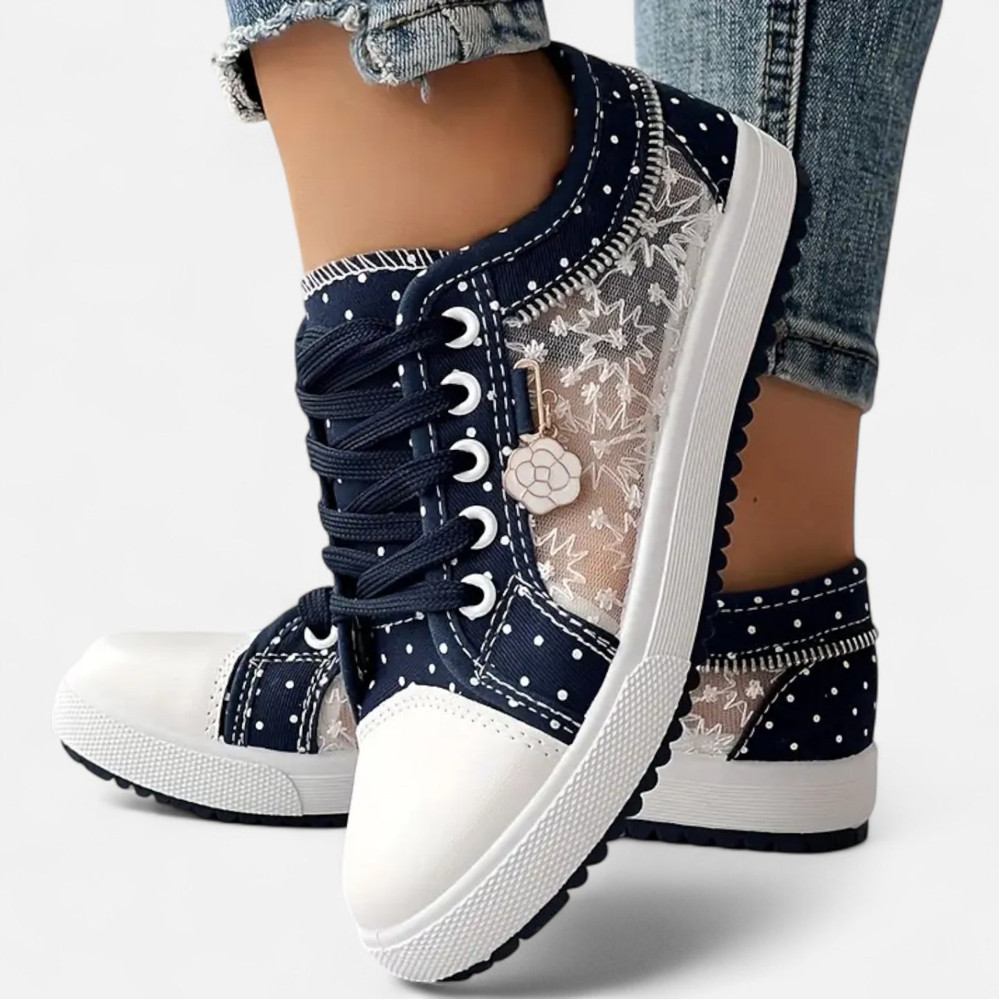 Novaréy | Baskets Femme en Résille Fleurie – Design Décontracté et Détails Aériens