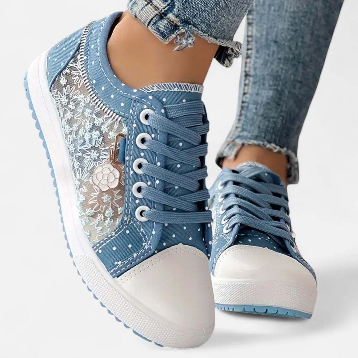 Novaréy | Baskets Femme en Résille Fleurie – Design Décontracté et Détails Aériens